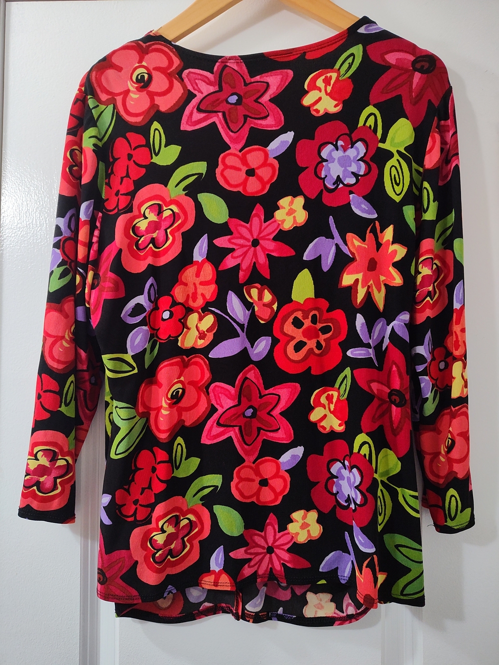 Choices Black Floral V-Neck Tunic with Decorative Brooch Built-in Camisole Vtg - Picture 9 of 14